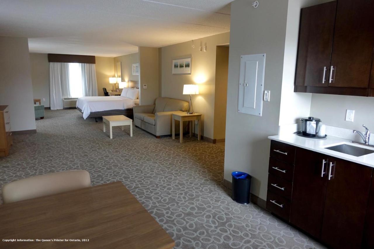 Holiday Inn Express & Suites Oshawa Downtown - Toronto Area By Ihg Luaran gambar
