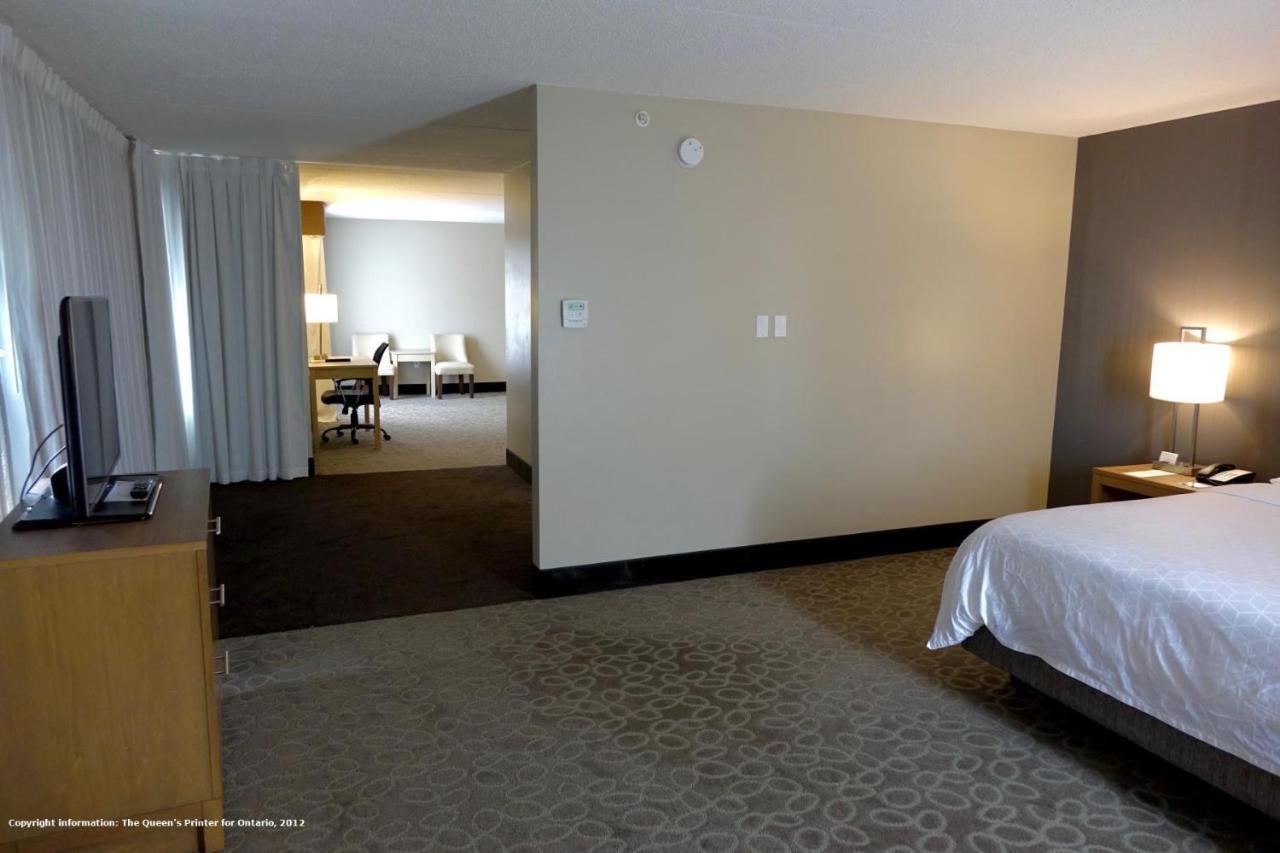 Holiday Inn Express & Suites Oshawa Downtown - Toronto Area By Ihg Luaran gambar