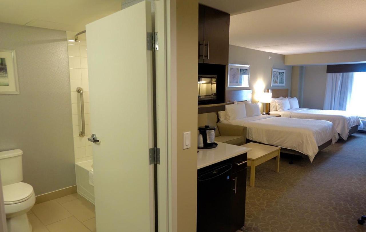 Holiday Inn Express & Suites Oshawa Downtown - Toronto Area By Ihg Luaran gambar